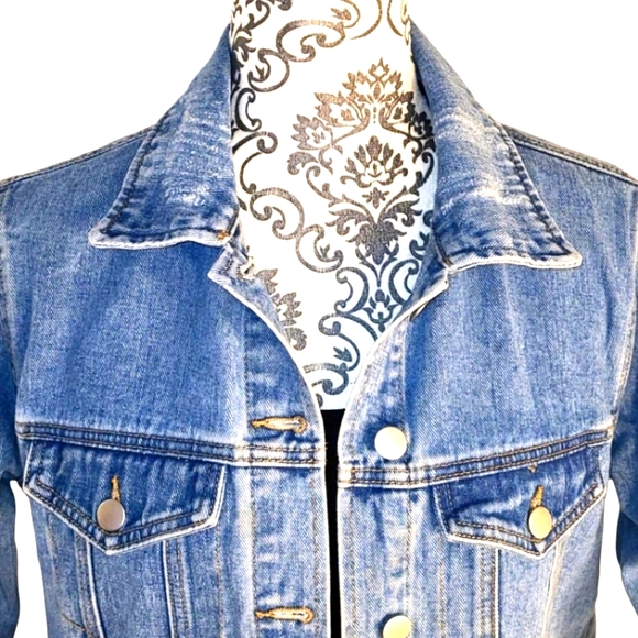 Forever 21 - Rose Embroidered Oversized French Jean Jacket - Picture 4 of 6